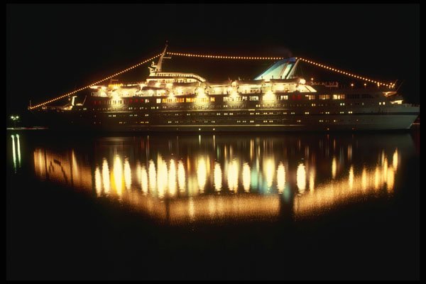 287024 Cruise Ship, Nassau, Bahamas A4 Photo Print