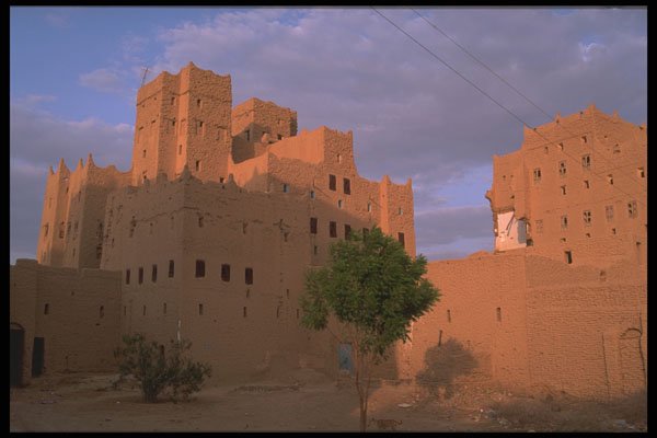 290002 Imposing Houses Made With Mud Bricks, Near Shibam A4 Photo Print