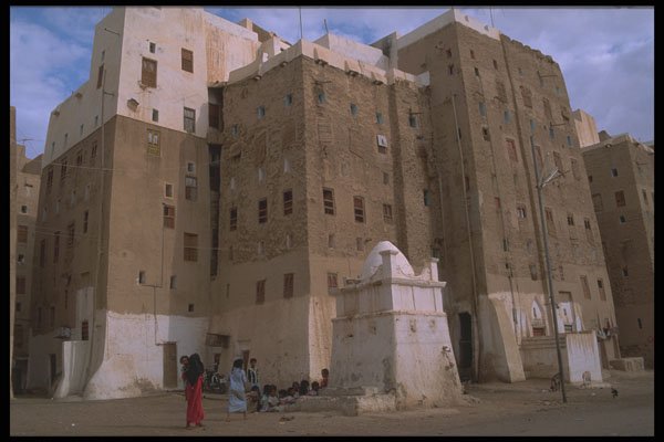 290015 Houses Near The White Mosque, Shibam A4 Photo Print