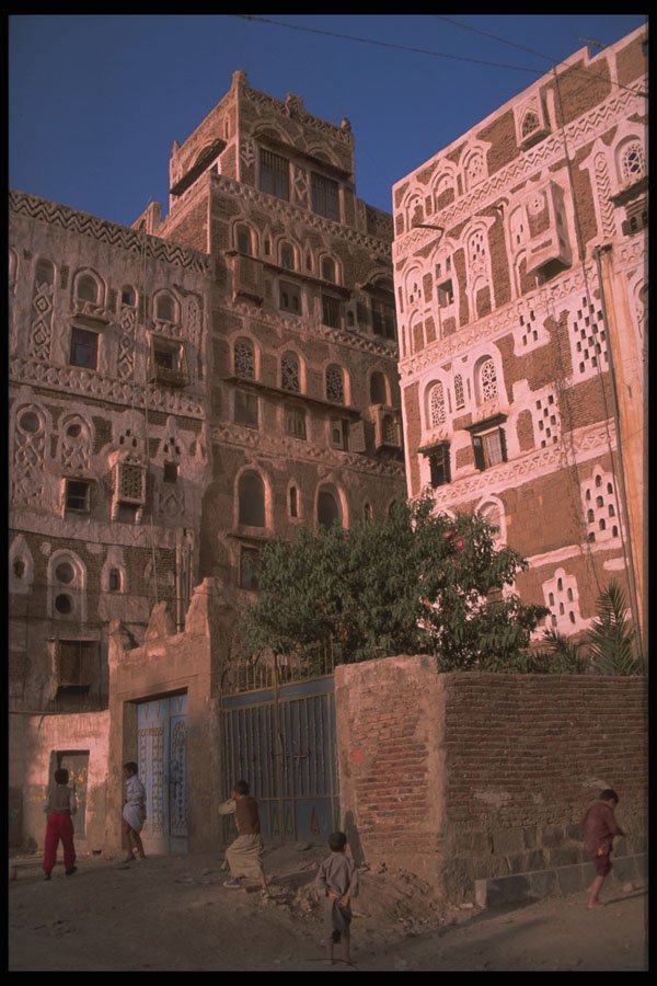 290044 Some Houses Are Six To Seven Stories High, San'aa A4 Photo Print