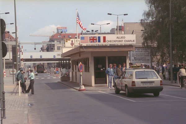 292062 Checkpoint Charlie A4 Photo Print