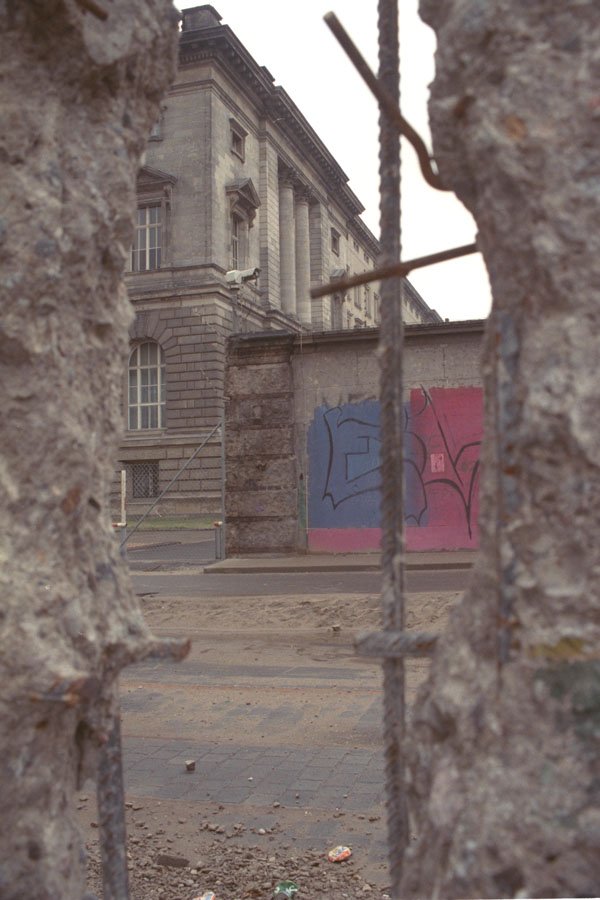 292067 Gap In Berlin Wall A4 Photo Print