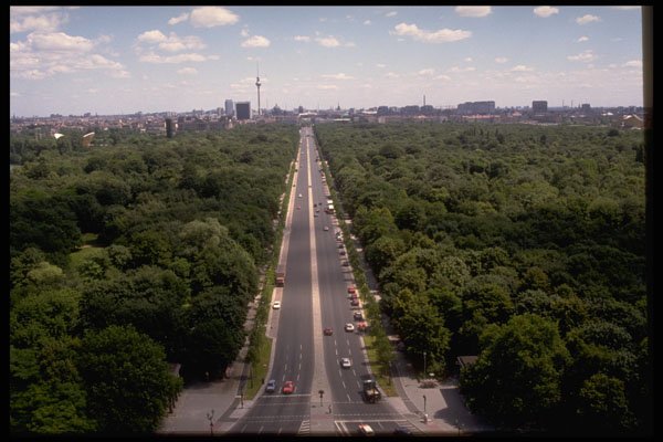 292085 Strasse Des 17 Juni A4 Photo Print