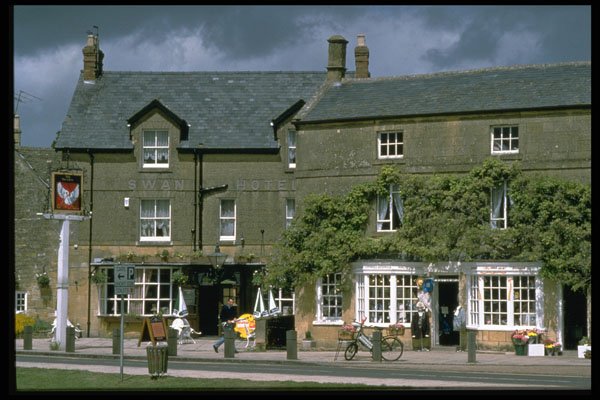301079 Swan Hotel, Broadway A4 Photo Print