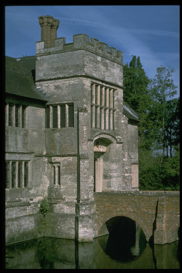 301091 Entrance To Moated Elizabethan House, Baddesley Clinton A4 Photo Print