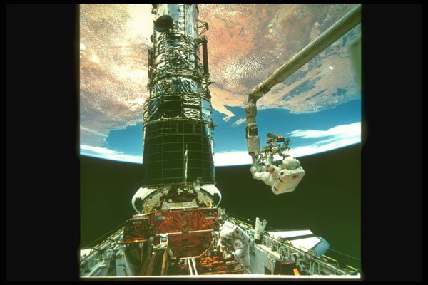 323096 Astronaut On Arm A4 Photo Print