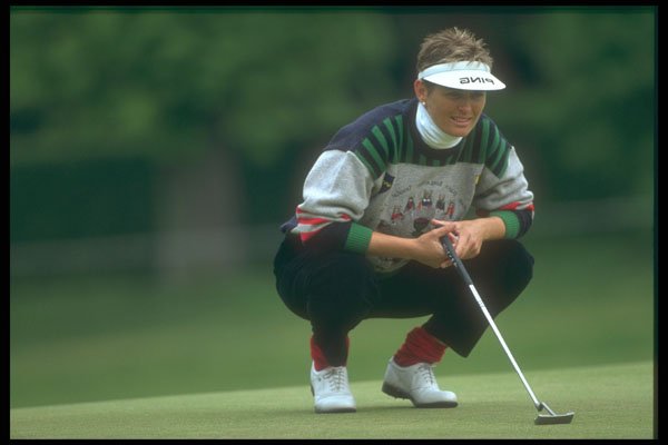 324057 Golfer On The Green A4 Photo Print