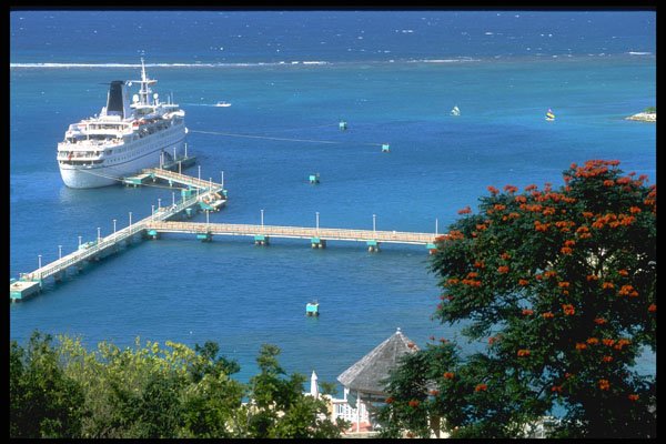 328039 Cruise Ship Docking, Ocho Rios A4 Photo Print