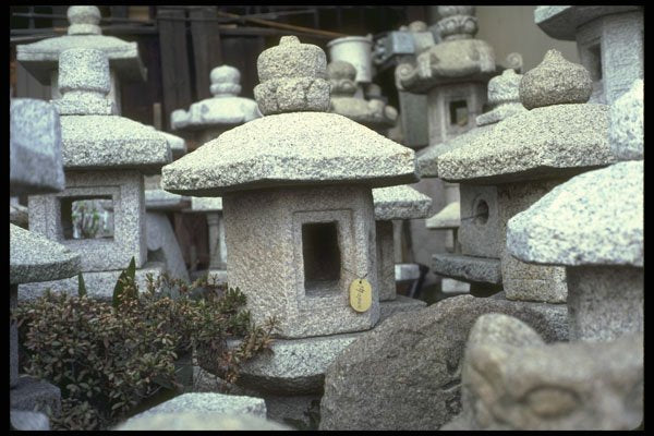 334027 Kyoto lanterns In Stone Mason's Yard A4 Photo Print