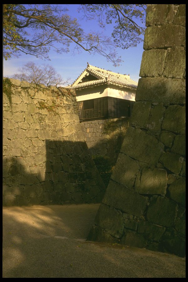 334061 Kumamoto between The Ramparts Of Kumamoto Castle A4 Photo Print
