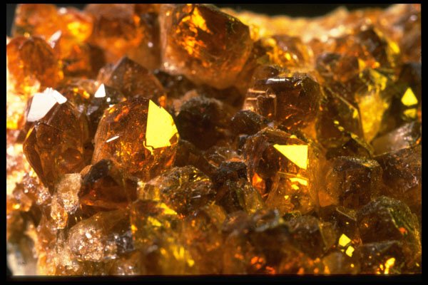 342033 Brazilian Citrine Clusters (detail) A4 Photo Print