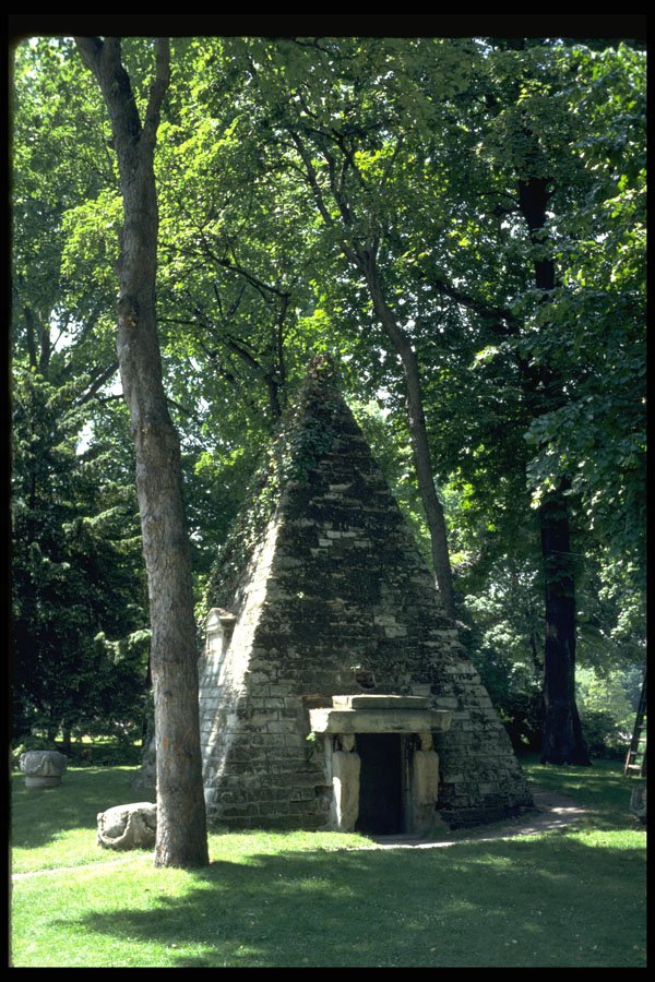 346011 Pyramid Parc Monceau, France A4 Photo Print