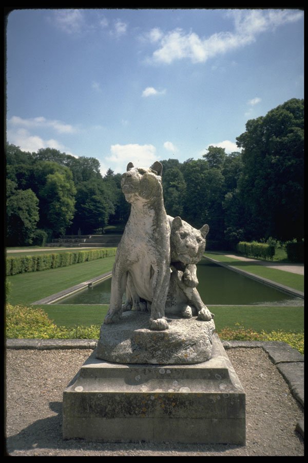 346035 Two Lionesses Vaux le Vicomte, France A4 Photo Print
