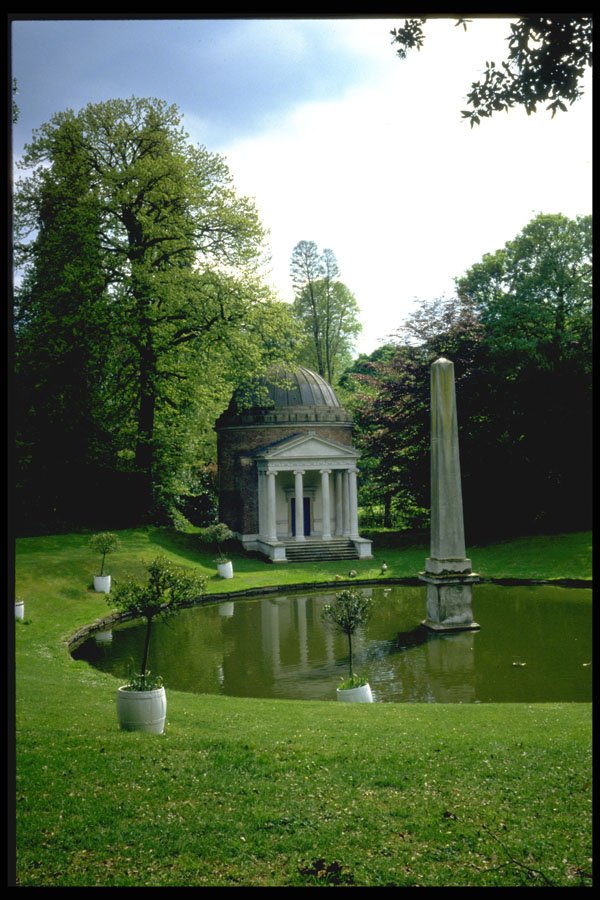 346053 Templetto And Obelisk Chiswick, England A4 Photo Print