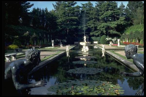 346059 Wrestlers In Italian Garden Compton Acres, England A4 Photo Print