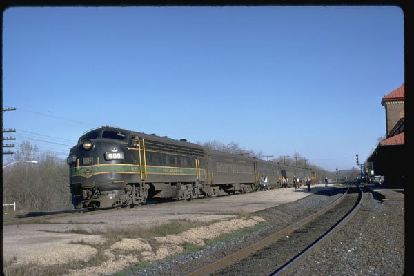 351060 Reading EMD FP 7 900 A4 Photo Print