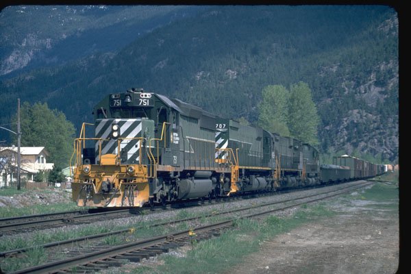 351094 BC RY SD 40 751 With Train 1982 A4 Photo Print