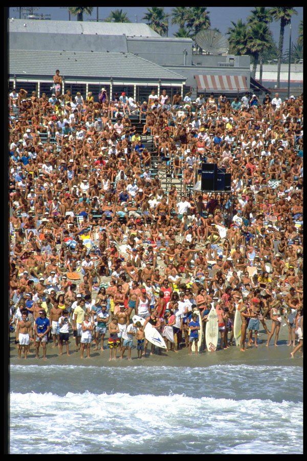 365008 Huntington Beach, California Summer Crowd A4 Photo Print