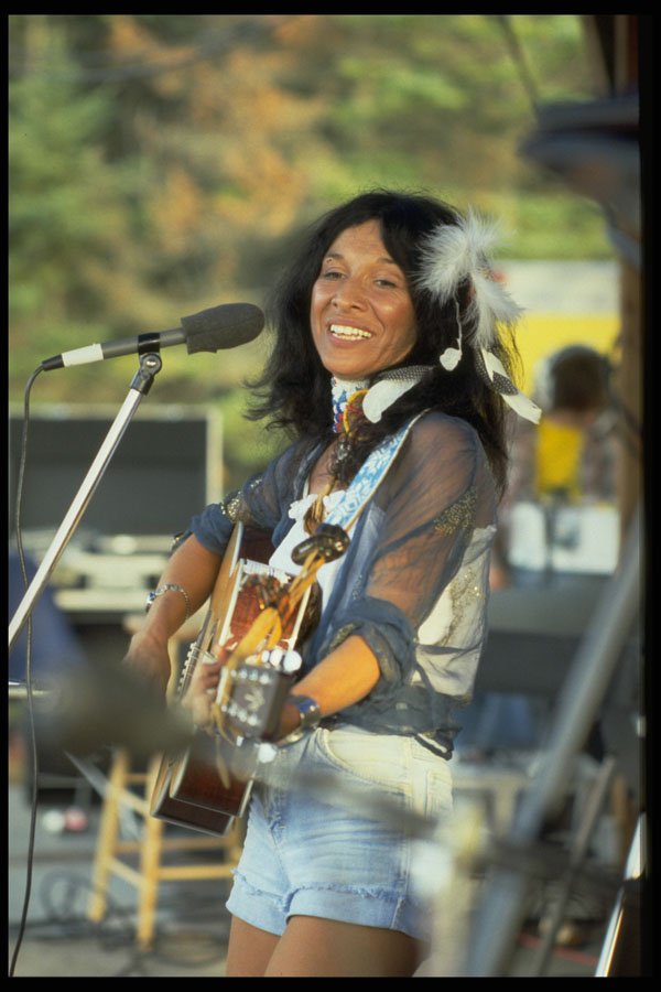 365040 Buffy St. Marie In Concert A4 Photo Print
