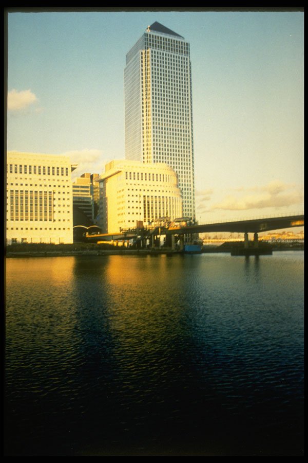 368045 Docklands Canary Wharf A4 Photo Print