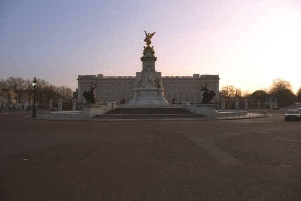 368052 Buckingham Palace A4 Photo Print