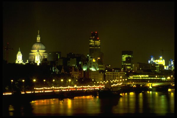 368073 St. Paul's Across The Thames A4 Photo Print