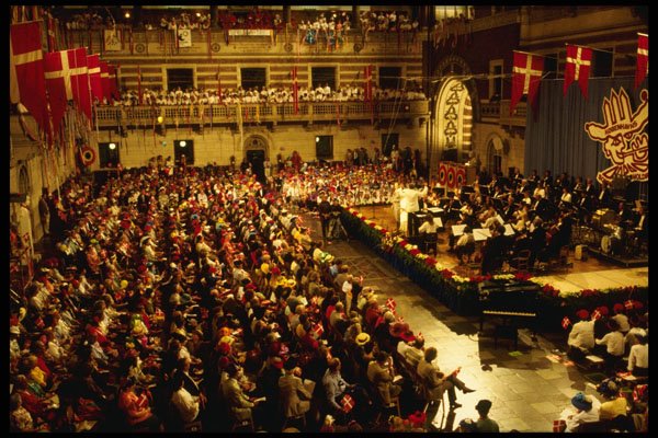 372055 Concert At The Town Hall A4 Photo Print