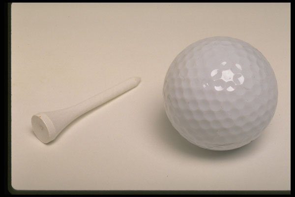 373038 Golfball And Tee A4 Photo Print