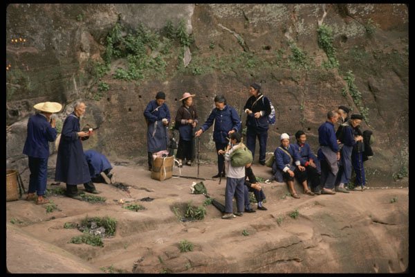 376011 Pilgrims Visiting Great Budha A4 Photo Print