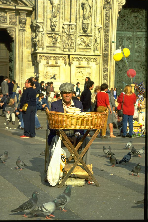 376031 Street Vendor, Milan A4 Photo Print