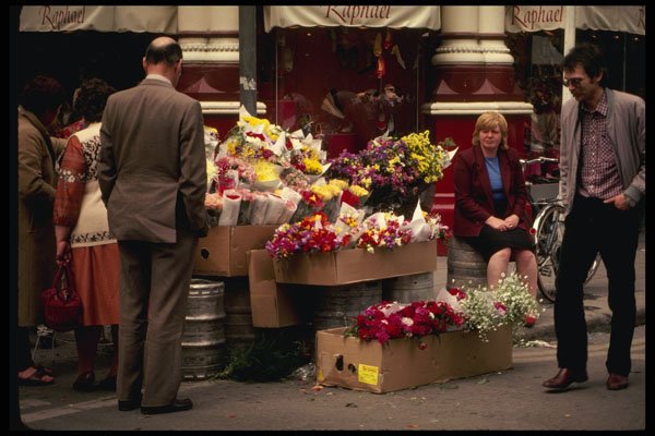 376063 Flower Vendor, Grafton St., Dublin A4 Photo Print