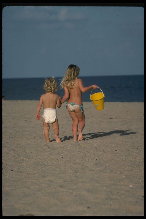 376088 Beach Buddies A4 Photo Print