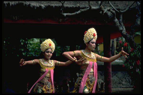 376093 Dancers, Bali A4 Photo Print