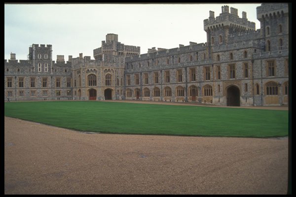 382044 Windsor Castle And Courtyard, England A4 Photo Print