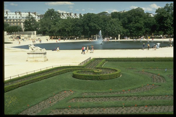 383031 Jardin Des Tuileries, Paris A4 Photo Print