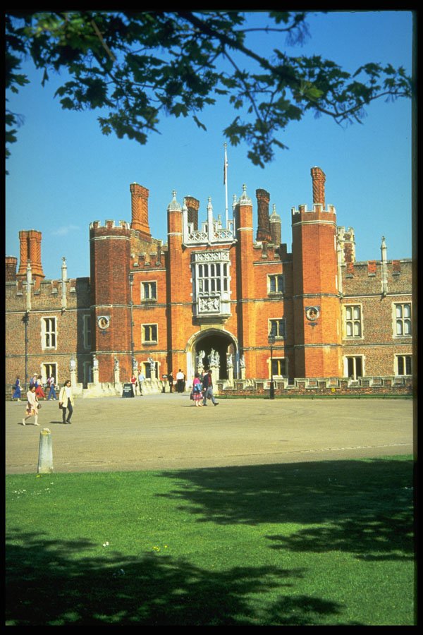 383082 Hampton Court, Surrey, England A4 Photo Print