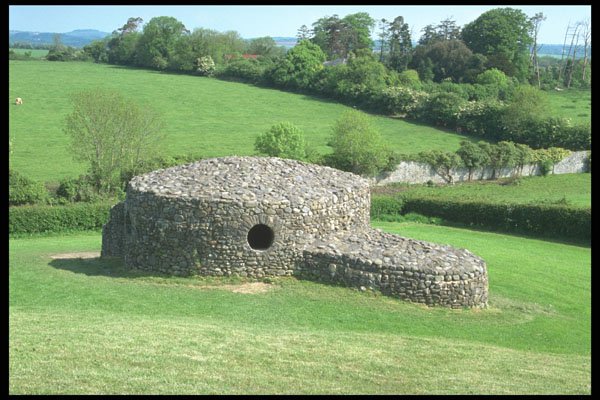 385083 Newgrange, Neolithic Passage Grave, County Meath A4 Photo Print