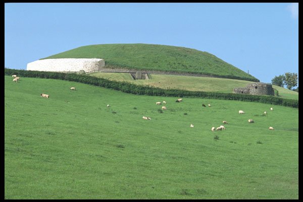 385084 Newgrange, Neolithic Passage Grave, County Meath A4 Photo Print