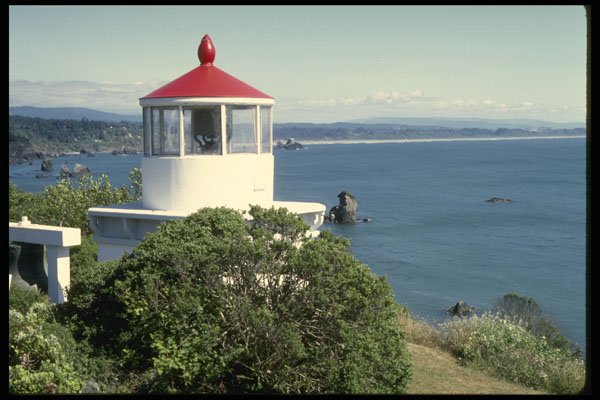 387088 Squat Light With Red Tower, Trinidad, California A4 Photo Print