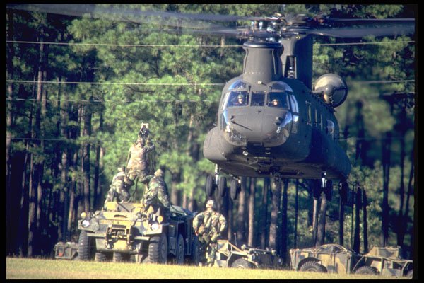 414072 CH 47 Chinook, Medium lift Helicopter, Picking Up Load A4 Photo Print