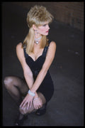 420088 Danielle Kneeling A4 Photo Print