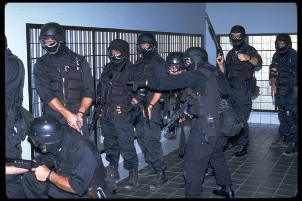 428024 Entry Team Ready For Assault A4 Photo Print