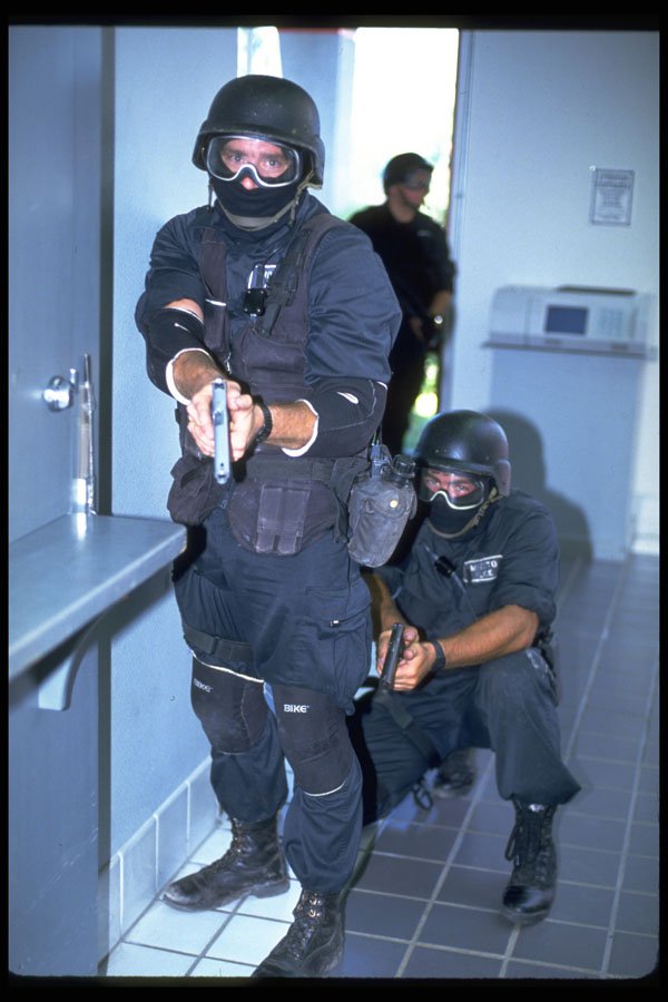 428055 Assault Team In Position A4 Photo Print