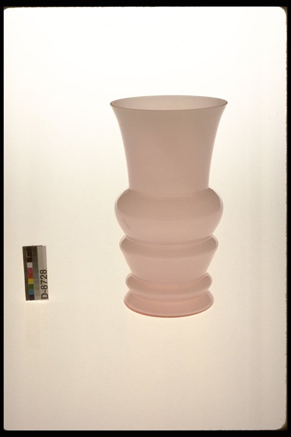 431040 Vase A4 Photo Print