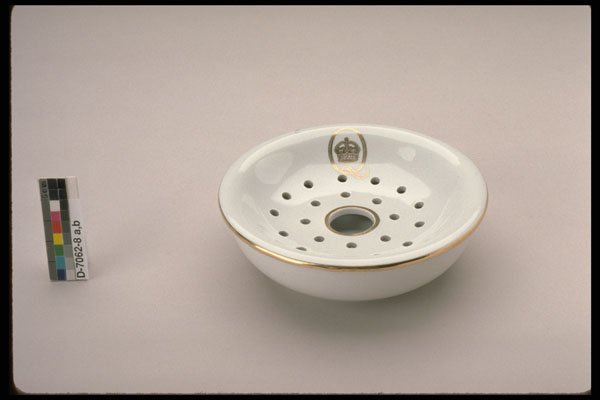 433038 Soap Dish A4 Photo Print