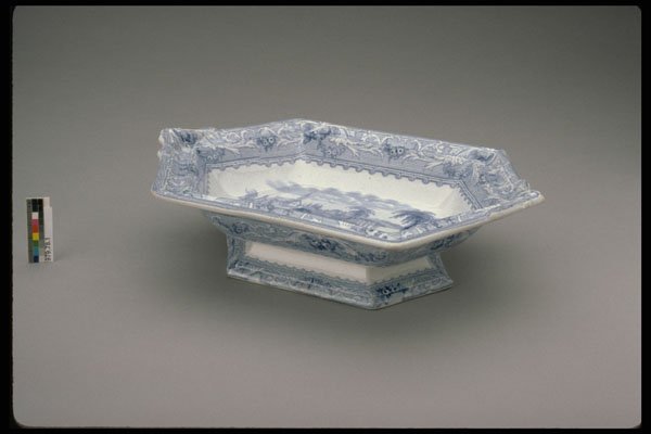 433075 Footed Dish A4 Photo Print