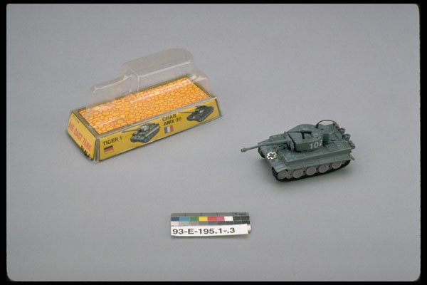 434029 Tank A4 Photo Print