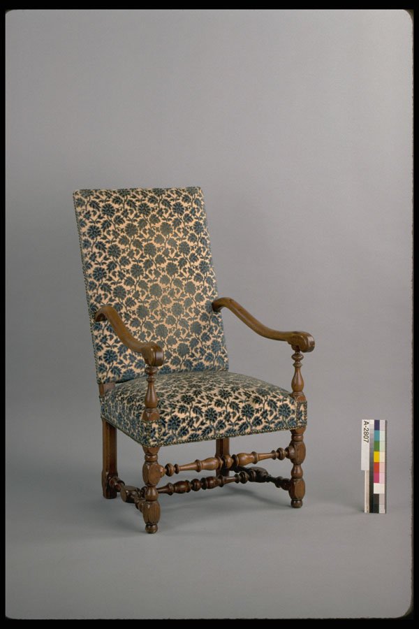 435049 Chair A4 Photo Print