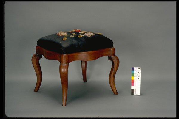 435060 Footstool A4 Photo Print