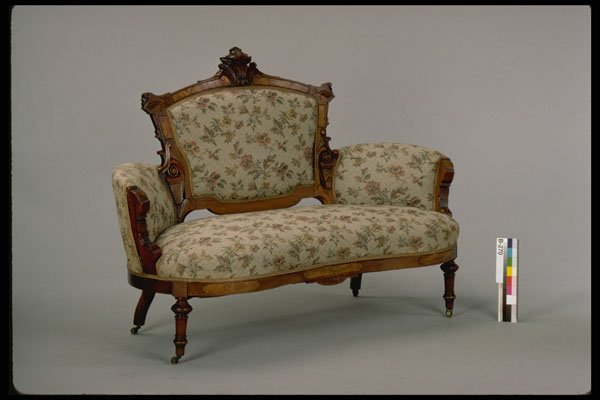 435067 Settee A4 Photo Print